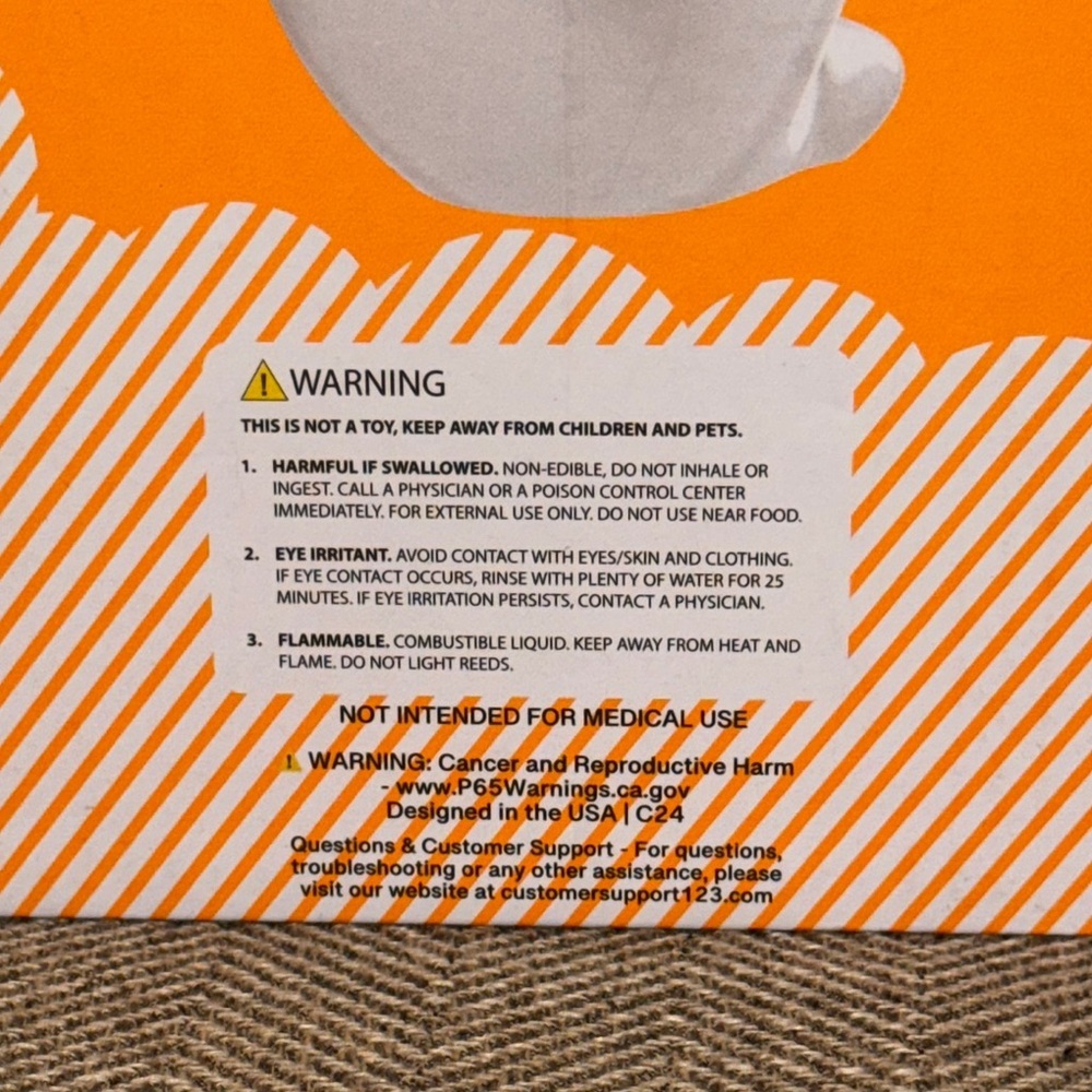 NWT Hello Kitty Ceramic Reed Diffuser, Diffuser Sticks & Oil (Halloween) - Picture 7 of 8